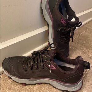NorthFace Women VECTIV Exploris FUTURELIGHT hiking shoe. Black Pikes Purple